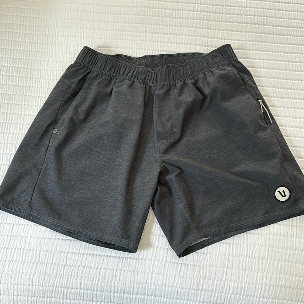 Vuori Cape Short, grey, size small, 6” inseam